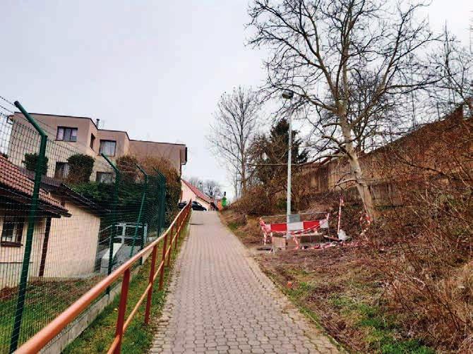 Strana 5 l úřední informace, výstavba Slivenecký mramor 3 l 2021 Rekonstrukce areálu ZŠ Začátkem března bylo dokončeno zpevnění historické budovy základní školy.