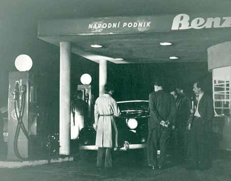 nahrazovat cisterny Tatra 111 s přívěsy.