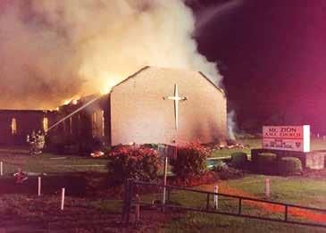 Katedrála byla po rekonstrukci znovu otevřena v roce 2014. Spojené státy Jinou příčinu měl požár sto let starého kostela Mount Zion v Jižní Karolíně ve Spojených státech amerických.