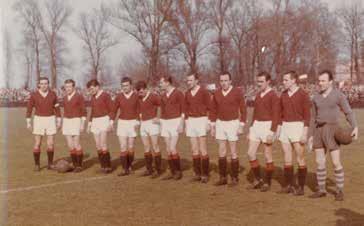 HISTORICKÝ POSTUP UNIONU DO ČFL Sezona 1998/1999 byla významná postupem Unionu v Poháru ČMFS, kdy již pod trenérem Petrem Čermákem postupně vyřadil Sibřinu, Mladou Boleslav, Duklu Příbram a vypadl až