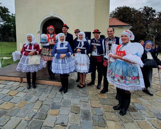 Následně byl zrušen i krojovaný průvod na mši a nakonec nám zůstala jen samotná slavnostní mše svatá.