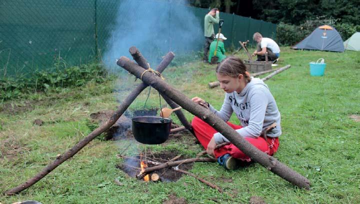 Skautské okénko Betlémské světlo chceme distribuovat v Kostelci i v této nelehké době, zatím pracujeme na konkrétním způsobu, pravděpodobně bude ve skautské klubovně výdejní okénko, bližší informace