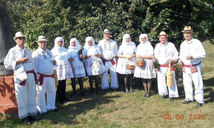 Kosteláci Vážení přátelé, milí spoluobčané, příznivci folkloru. Dovolte mě Vás seznámit s činností národopisného souboru Kosteláci.