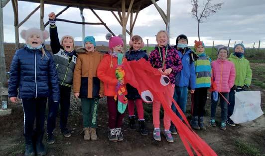 Oproti minulému školnímu roku nastala jedna změna v pedagogickém sboru. Z MŠ v Kostelci odešla vedoucí učitelka Růžena Vávrová.