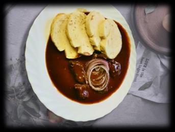 steaky z našeho grilu za zvýhodněnou cenu Kuřecí steak zapečený s hermelínem, mačkané brambory s pažitkou.