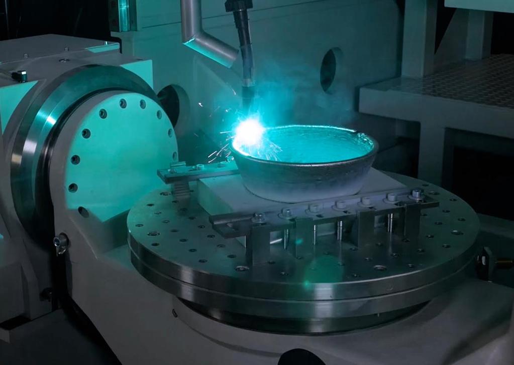 Obr. 19: Příklad výroby navařovaného dílce ve stroji GEFERTEC arc605 [18] 4.1.3 GEFERTEC arc405 Posledním nabízeným strojem této firmy je menší provedení předchozího stroje.
