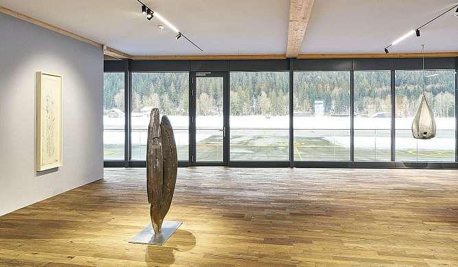 Na některé formou působivé virtuální poutě samotnými prostory galerie, jiné třeba esteticky i myšlenkově fascinující konceptuální portréty Charlese Gainese lze ocenit alespoň v podobě videí a
