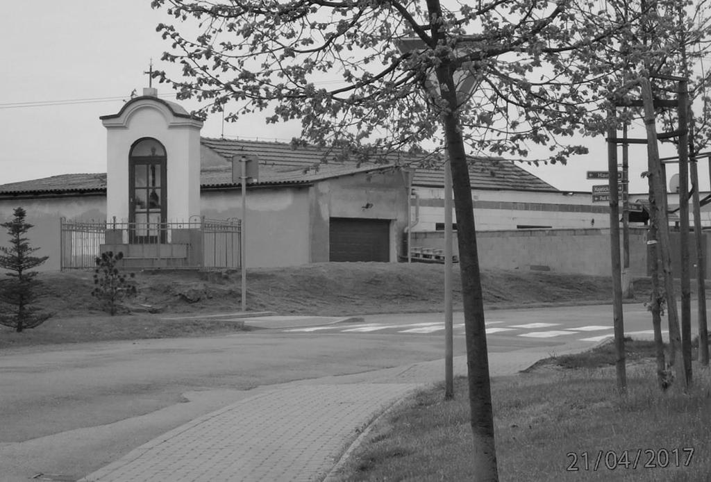 5 Památky v obci (dle stáří): Zaniklá tvrz Poslední zbytky tvrze byly zničeny při rekonstrukci budov bývalého popluţního dvora v r. 1996. Tvrz je od r. 1958 zapsána jako kulturní památka č.