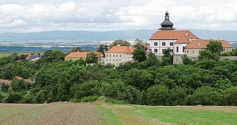 století bylo pravidlem, že obrazy křížové cesty tvořily součást výzdoby kostelů a pojila se s nimi velikonoční pobožnost.
