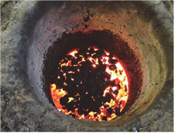 Recenzované vědecké články Peer-reviewed Scientific Papers ISSN 0018-8069 byla pod ochrannou atmosférou argonu odlita spodem do kokilové sestavy V2A. Obr.