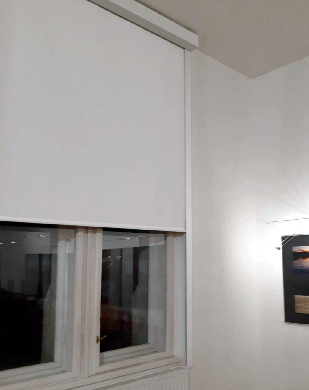 . technické řešení : Roleta Blackout v hliníkovém krycím boxu se montuje nezávisle na vodících lištách na stěnu nebo stropní část.