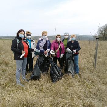 Skupinky dobrovolníků se vydaly do různorodých koutů našeho města, kde i v době hygienických omezení dokázali naplnit desítky, ne-li stovky pytlů s odpadem myslivci a členové