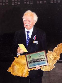 Poprvé pan profesor, jak ho oslovovalo mnoho lidí, coby středoškolského učitele v penzi, navštívil Slavkov v osmdesátých letech.