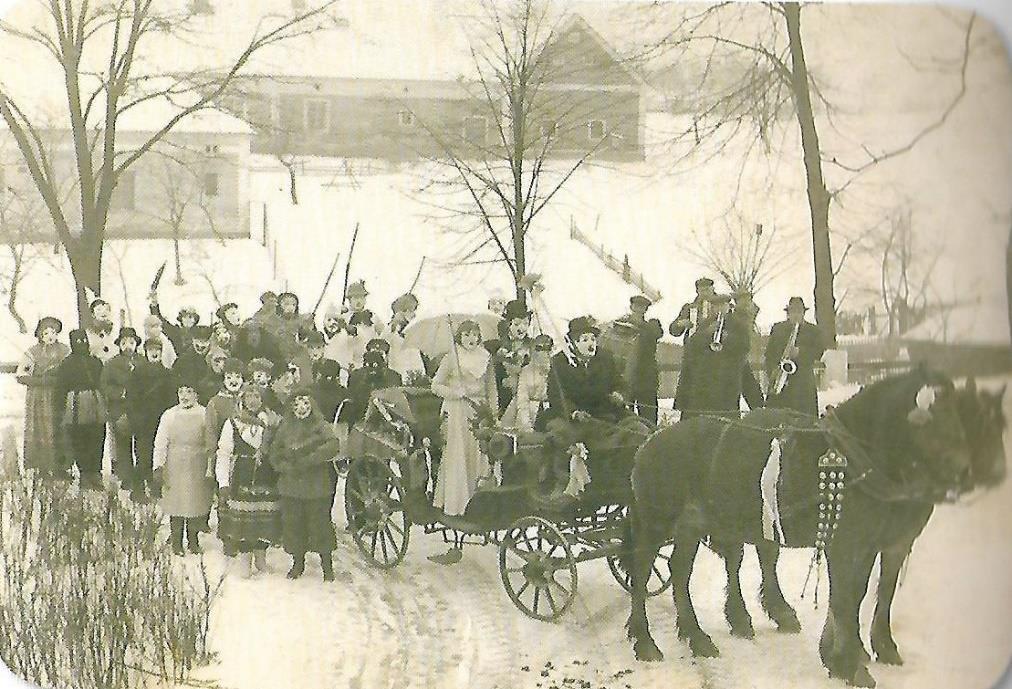 Obr. 14: Masopustní průvod obcí Němčovice 1963 Zdroj: BATĚK,