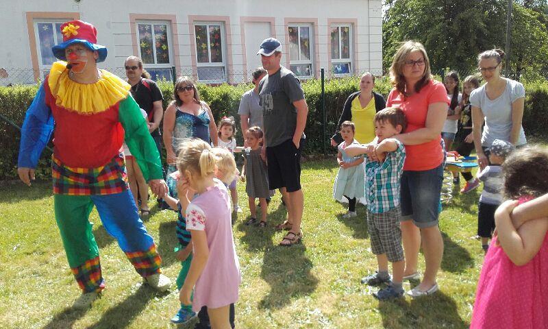 Další výlet byl na hrad Seeberg na akci Pohádková zahrádka, kde na děti čekal pestrý program. Po celém areálu děti potkávaly pohádkové postavičky.