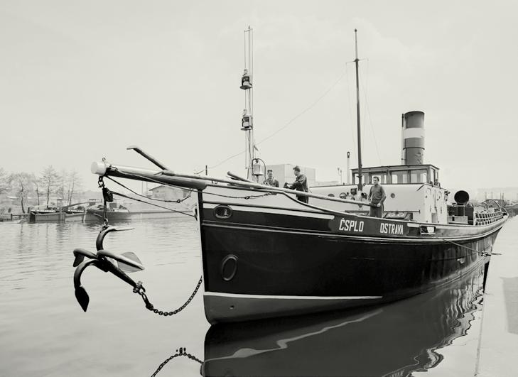 FASCINUJÍCÍ HISTORIE FASCINATING HISTORY Levý břeh takzvaného meandru Vltavy byl osídlen od nepaměti. Zdejší obyvatelé se tradičně zabývali především rybolovem a říčním hospodářstvím.