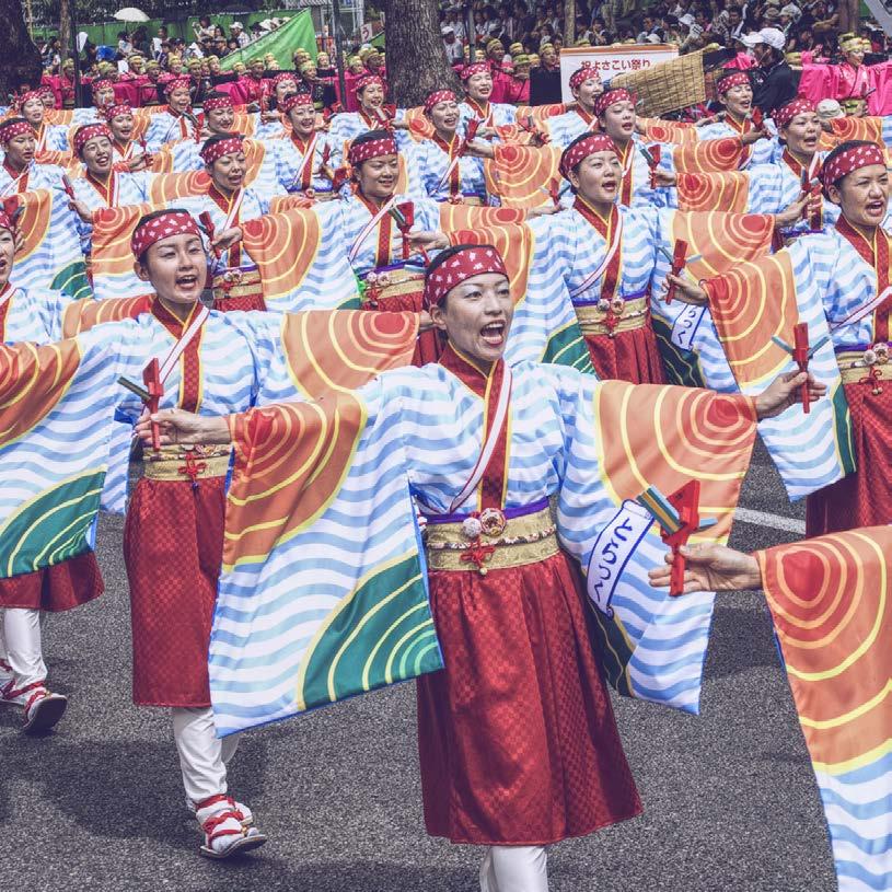 Zvláštností Awa odori je rozdíl v choreografii mužského a ženského tance. Základní pohyby jsou velmi podobné, ruce i nohy v rytmu postupují směrem vpřed.