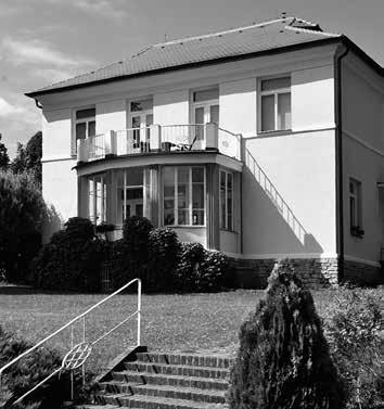 Fröhlichova letní vila Letní vilu známého dekoratéra interiérů Františka Fröhlicha ve Střední ulici čp. 360 projektoval v letech 1902 1903 proslulý architekt Jan Kotěra.