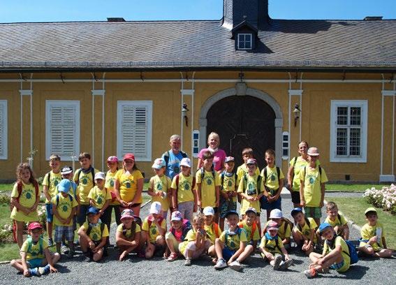 Táborové putování zavedlo děti do blízkého i vzdálenějšího okolí. Společně se skřítkem Fabiánem navštívily nedalekou zříceninu hradu Lopata, vypravily se naučnou stezkou F. X.