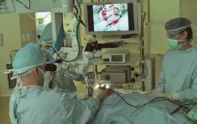 Je nutné říci, že kochleární implantát nepředstavuje dokonalou náhradu tisíců smyslových buněk ve vnitřním uchu. Při prvním zapojení pacienti popisují zvuk zpravidla jako nepřirozený a robotický.