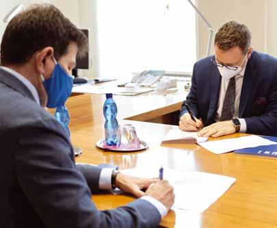 Anny v Brně (FNUSA-ICRC) Pavla Iványiho podepsáno Memorandum o spolupráci Masarykovy univerzity a Fakultní nemocnice u sv. Anny v Brně v oblasti vědy a výzkumu.