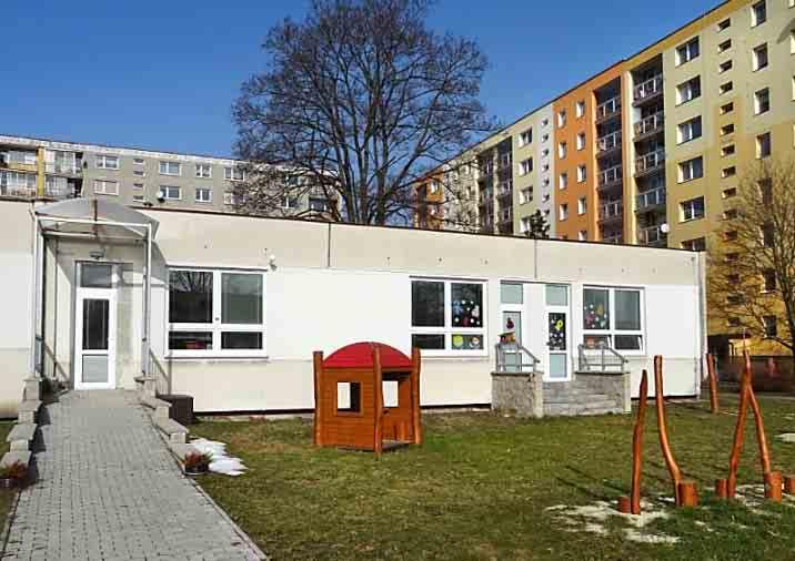 Spolupracujeme s klinickou logopedkou, ZŠ Mozartova a Arbesova, s ekologickými centry v okolí, s PPP, s Lesy ČR.