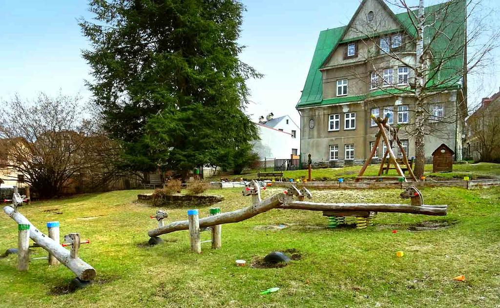 Čtyři třídy máme v reprezentativní vile v Lovecké ulici a dvě třídy