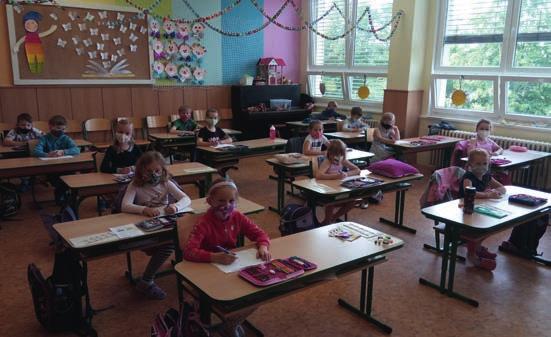 Začátkem května jsme ve spolupráci se zřizovatelem a v souladu s doporučením MŠMT hledali vhodná a bezpečná opatření umožňující znovuotevření mateřské školy, která se nám nakonec podařilo zajistit.