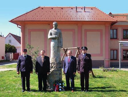 Civilní oběti představují více než čtyřicet pět milionů, včetně šesti milionů obětí židovského holocaustu.
