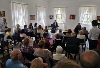REPORTÁŽE Z AKCÍ REPORTÁŽE Z AKCÍ LETNÍ KINO RADEŠÍN Nejen občané Radešína se mohli poprvé o letošních prázdninách posadit na hřišti v parku, dát si něco dobrého k jídlu a pití a užít si český film