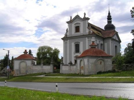 KDE BYDLÍM (Tři prasátka + moje obec Vejprnice) Ahoj děti, tak vás zase zdravíme. Už jsme se naučili, kdo tvoří rodinu, kdo do ní patří a jak se kdo jmenuje. Každá rodina také někde bydlí.