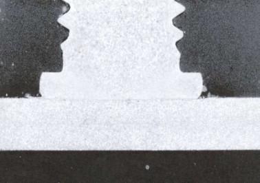 Oproti přivařování svorníků zdvihovým zážehem má tato metoda řadu výhod, ale i nevýhod, avšak každá z těchto technologií má praktické využití v trochu jiných oblastech.