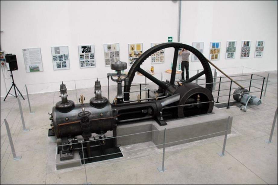 První průmyslová revoluce období parních strojů Parní stroj, vynalezený v roce 1765, je považován za symbol průmyslové revoluce a je připisováno jamesi wattovi.