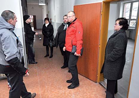 Tuto alternativu nechce město, kterému jsou ubytovny dlouhodobě trnem v oku, připustit a o budovu bývalého učiliště projevilo zájem.