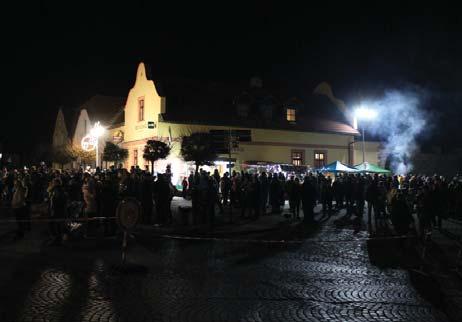 Celá akce začala již v 16 hodin jarmarkem na Tyršově náměstí.