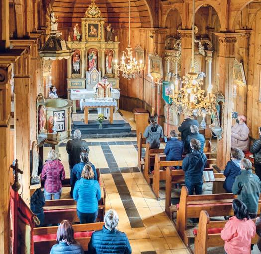 Dneska je pátek a máme tady nachystaných 22 velkých balíků, pro které si chodí samoživitelé, samoživitelky a další potřební, popisuje ředitel novojičínské Charity Marcel Brož každotýdenní rituál.