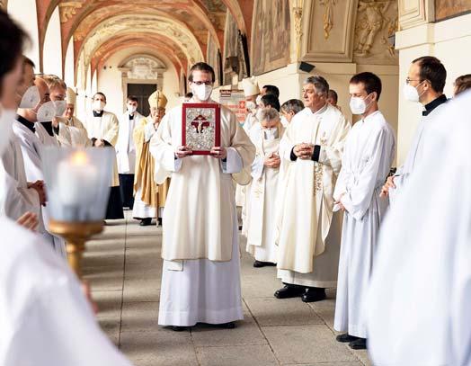 Mezi nejslavnější patří křížová cesta pro pražský lhotecký kostel, tvořil ale i oltáře a zrestauroval nadživotní plastiku Madony s Ježíškem v dómu v německých Cáchách či kapli sv. Kříže na Karlštejně.