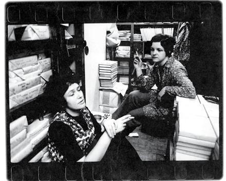 Lenka Karfíková. V knihkupectví dále sloužil jako vedoucí Jan Mazel, v tomto období spolu s Milenou Tůmovou (1970 1986), která se mj.
