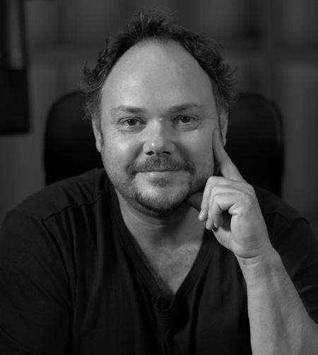 Martin Sobotka za ztvárnění postavy s mnohačetnou identitou ve filmu SKLENĚNÝ Dabovat jsem začal asi v roce 1978. Tedy zhruba ve svých osmi letech, kdy už jsem uměl trochu číst.
