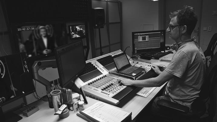 V těchto studiích vyrábíme kompletní dabing cizojazyčných filmů, dokumentů, seriálů a dalších formátů, a to pro všechny platformy, které jsou v současnosti využívány.