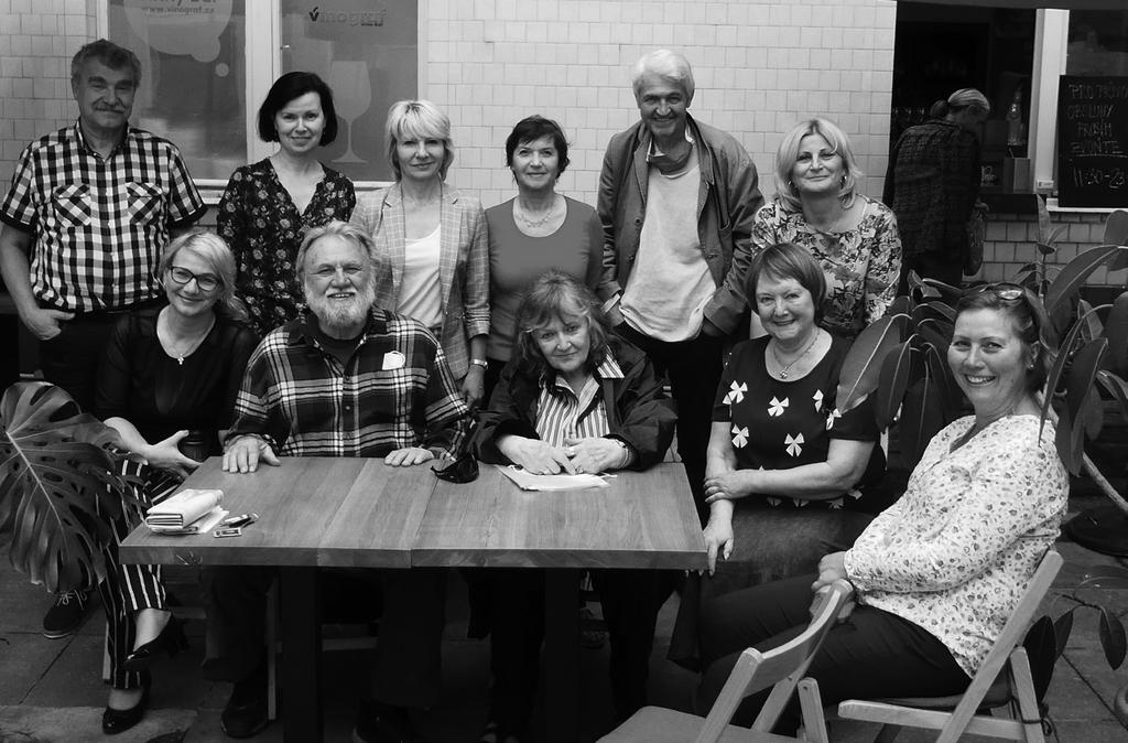 ODBORNÁ POROTA Třináctičlenná odborná porota hodnotila výkony 42 titulů. V osmi kategoriích se rozhodovalo mezi 92 návrhy.