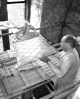 2 BOHUMÍNSKÉ MĚSTSKÉ NOVINY číslo 11 / 2008 Opravují se vitráže z věže kostela Z věže novobohumínského kostela Božského srdce Páně zmizely vitráže.
