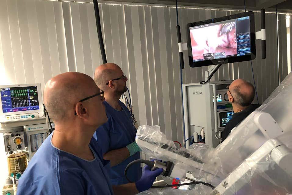 pro práci s robotickým systémem da Vinci X. V současné době robotický systém v naší nemocnici využívají též kolegové z gynekologie a chirurgie. Školící robotické centrum ORSI v Gentu, Belgie. MUDr.