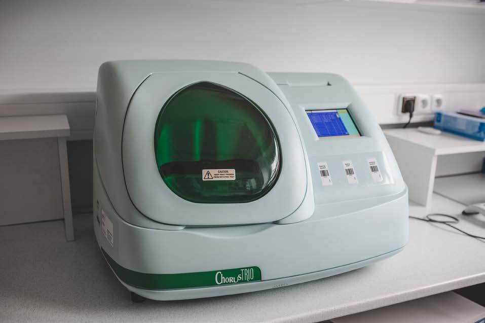 Jaká jsou specifika práce s viry, co znamená pozitivní test na protilátky a spoustu dalších zajímavých informací ze světa virologie vám přinášíme v následujícím rozhovoru s vedoucí pracoviště, MUDr.