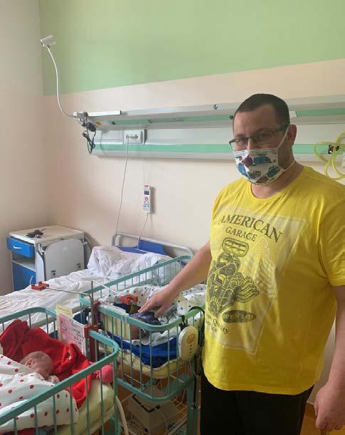 Naše pouto bude mnohem silnější, říká tatínek předčasně narozených dvojčátek Narození dítěte je jistě jedním z nejsilnějších momentů v lidském životě.