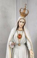 Z Lurd jsme cestovali opět přes noc do Fatimy. Panna Maria se zjevila třem Fatima. Zdroj: www.fatym.com pasáčkům Hyacintě, Františkovi a Lucii.