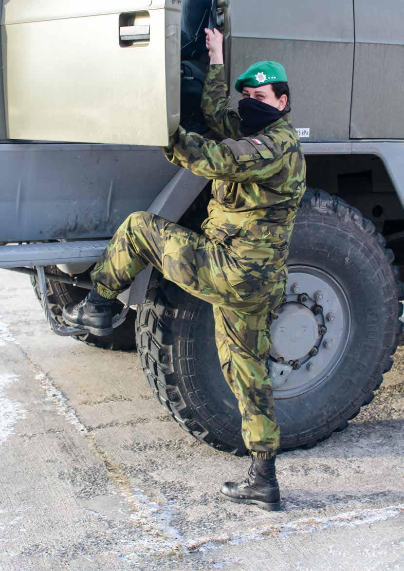 30 Řidička četařka Romana Radostová z 15.