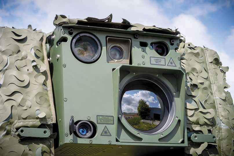 38 1 2 3 5 4 Detail senzorické hlavy IPzS: 1 zaměřovací kamera, 2 přehledová kamera, 3 laserový dálkoměr, 4 laserový značkovač, 5 IČ kamera Akvizice systému UGV-Pz zahrnuje nákup dvou bezosádkových