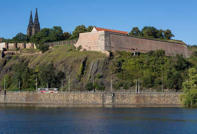 Bastion sv. Ludmily Průběh třicetileté války jasně ukázal potřebnost nového opevnění Prahy, a tak se ve druhé polovině 17. století začalo se stavbou nových barokních hradeb.