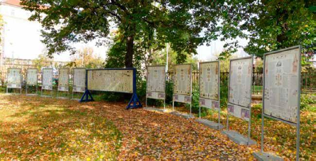 Výstavní panely s rodokmeny, dlouhodobě umístěné v areálu kostela na Karlově. Foto Karel Feitl Via Ludmila K 1100. výročí mučednické smrti sv.